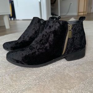 Beautiful VELVET black boots✨✨